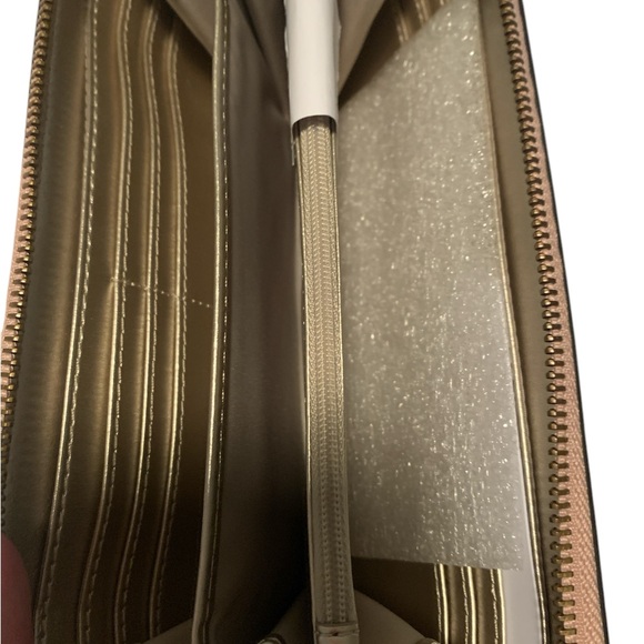 NWT GUESS LARGE WALLET & WRISTLET 🔥🔥🔥🔥🔥 - Picture 10 of 11